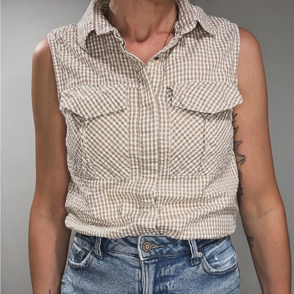 Retro beige and white gingham seersucker button down tank top size small-medium